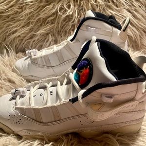 7y Air Jordan 6 ring confetti or paint splatter!